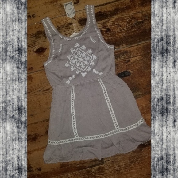 Boho Chic Embroidered Gauze Dress - Picture 4 of 7